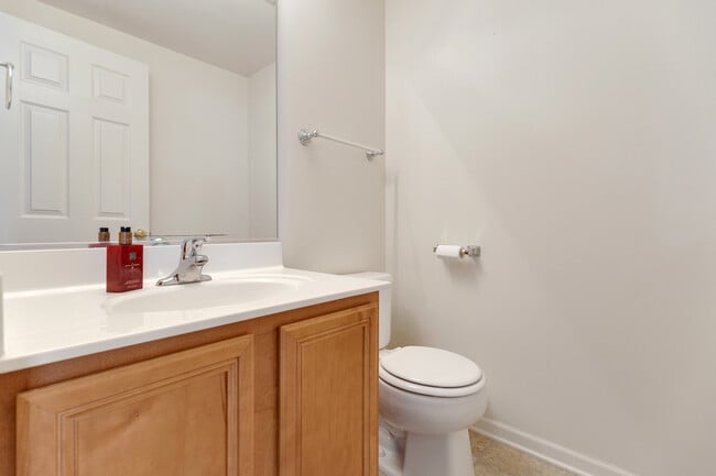 Building Photo - 726 Hanbury Dr