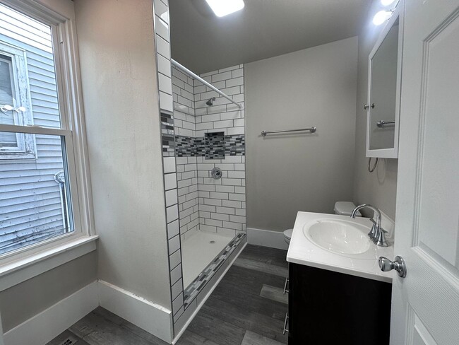 Building Photo - Large Open Concept 5BR/2BA Rent to Own Home with Office