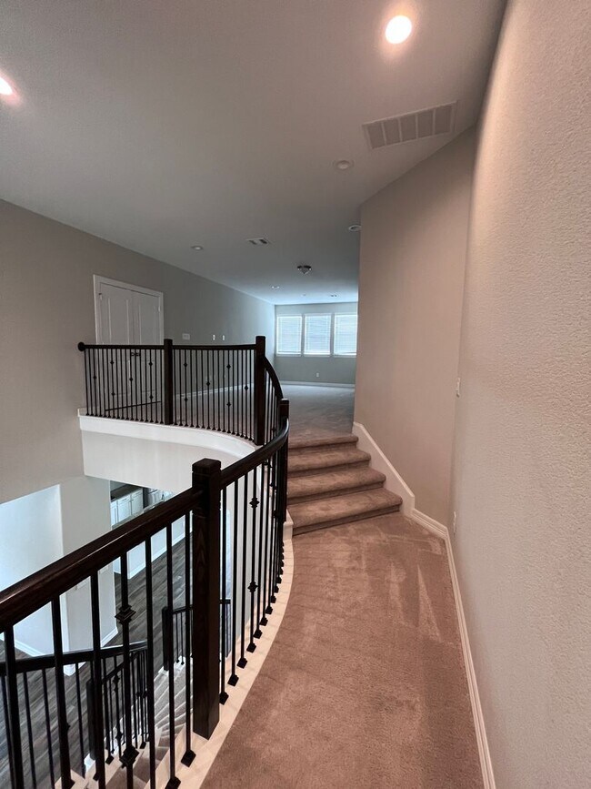 Building Photo - Gorgeous 4-bedroom home!