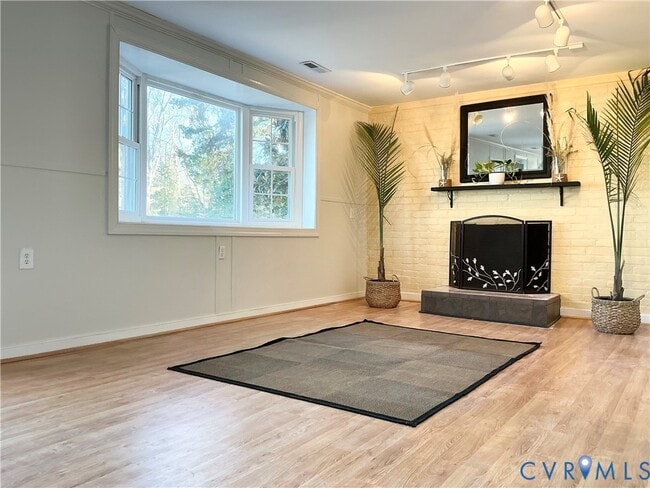 Building Photo - 36 Riverview Dr