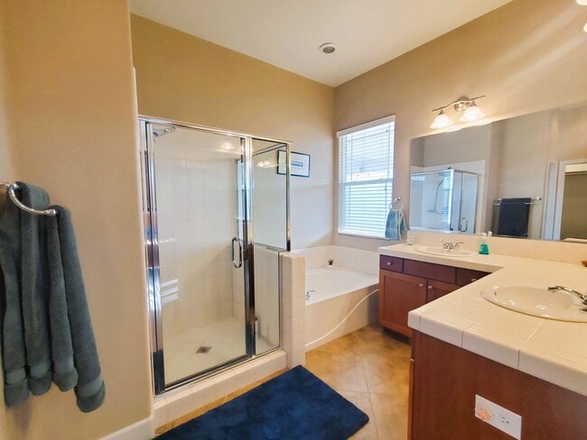 Building Photo - Gorgeous executive style home available fo...