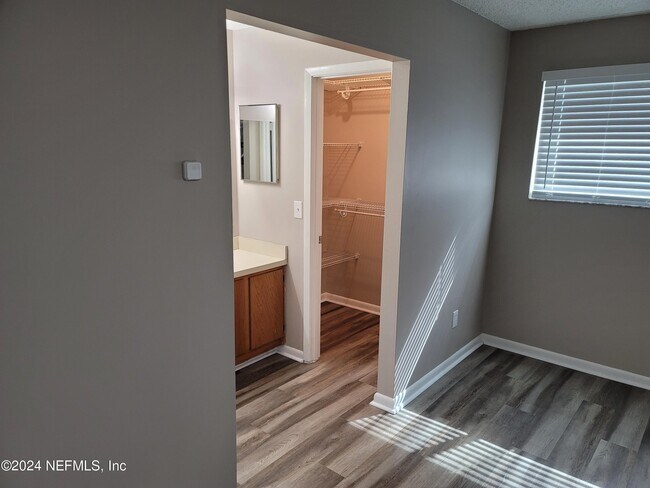 Building Photo - 5553 Greatpine Ln S