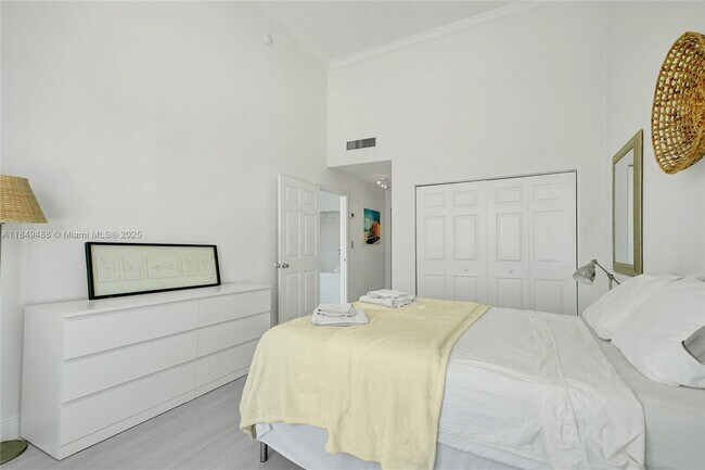 Building Photo - 6770 Indian Creek Dr