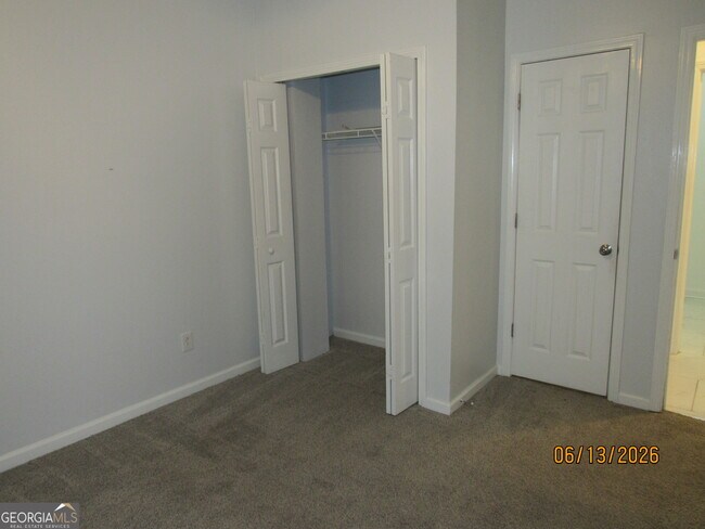 Building Photo - 115 Sutton Ct
