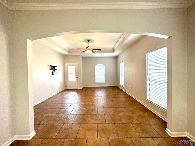 Building Photo - 40303 Crestridge Dr