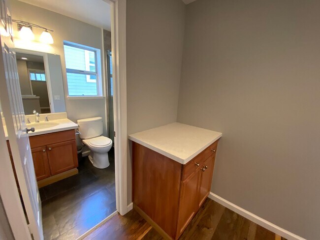 Building Photo - ALMADEN LAKE - Updated townhome with centr...