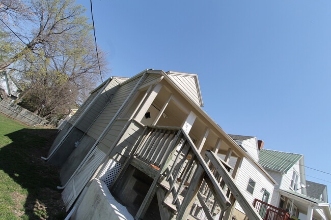 Building Photo - Right Size and a Great Location! Two bedroom Home!