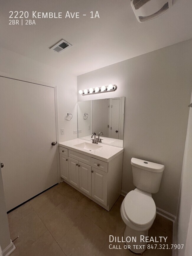 Building Photo - 2220 Kemble Ave