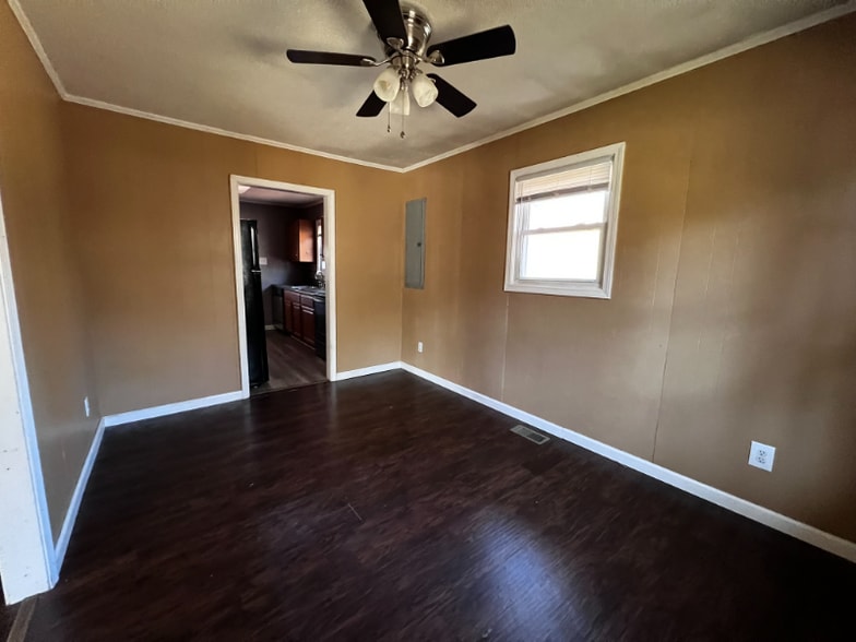 Building Photo - 157 N Redtown Rd