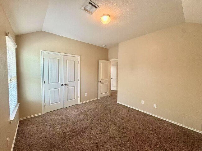 Building Photo - Cozy and well-kept 4 beds rental home in H...