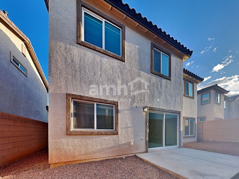 Building Photo - 1010 Maple Pines Ave