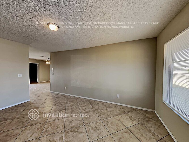 Building Photo - 618 N 69th Ave