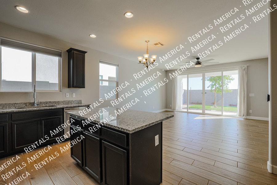 Building Photo - 37661 N Bentgrass Rd