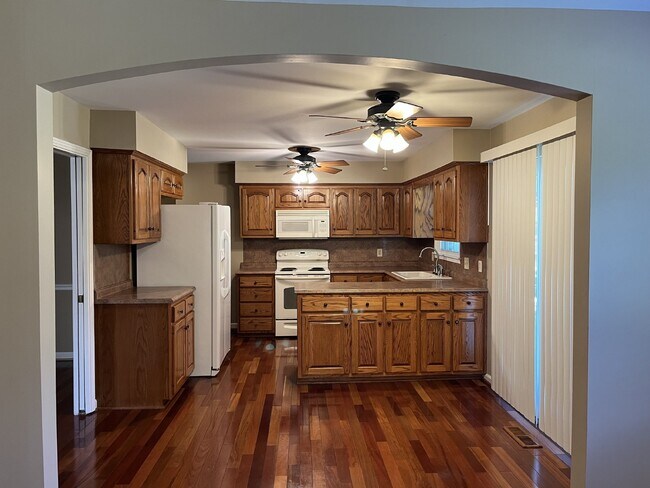 Building Photo - "Charming 3-Bed Sanctuary with Finished Ba...