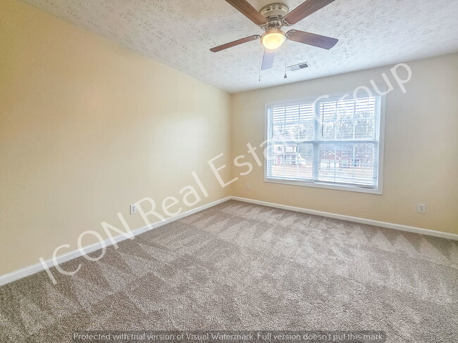 Building Photo - 4/2.5 home in a swim/tennis community