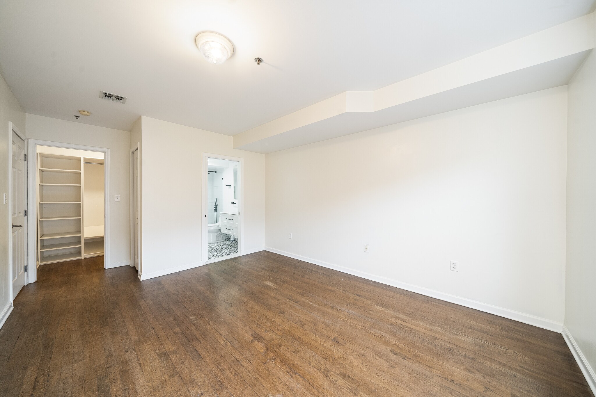 Primary Bedroom - 204 Jackson St