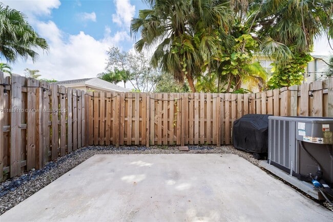 Building Photo - 9883 SW 118th Pl