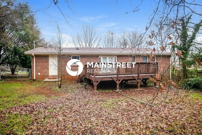 Building Photo - 3 Bedroom Pet-Friendly Home in Powder Springs, GA with Main Street Renewal