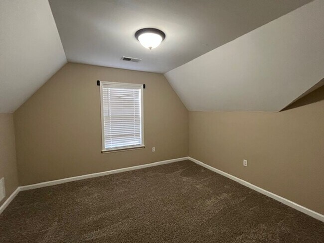 Building Photo - Renovated 4 Bedroom 2.5 Bath Home for Rent!