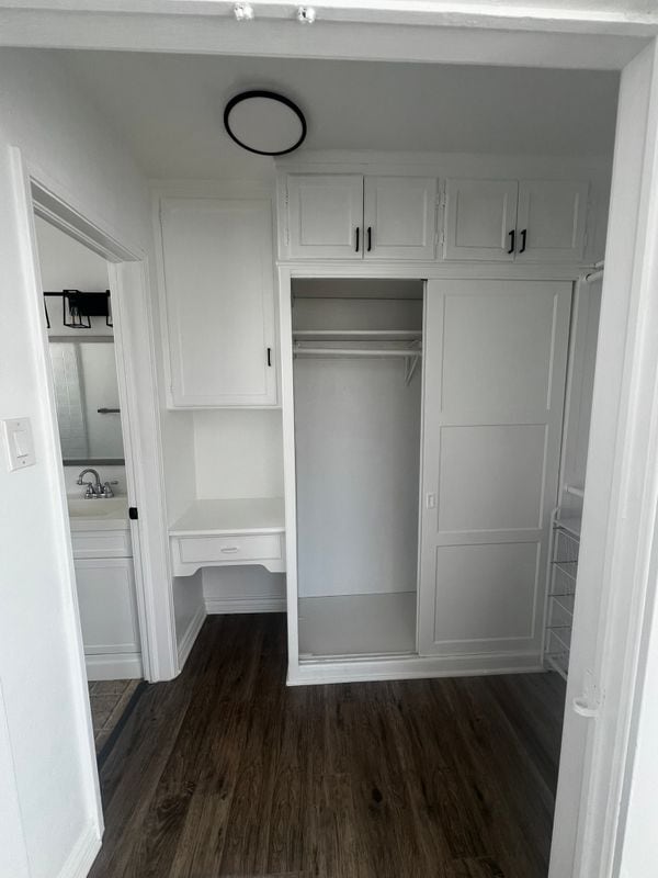 Building Photo - 5279 E The Toledo-Apt 5