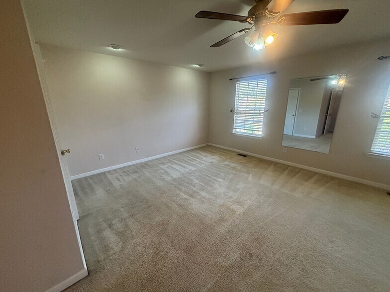Building Photo - Room in Townhome on Ivory Run Way