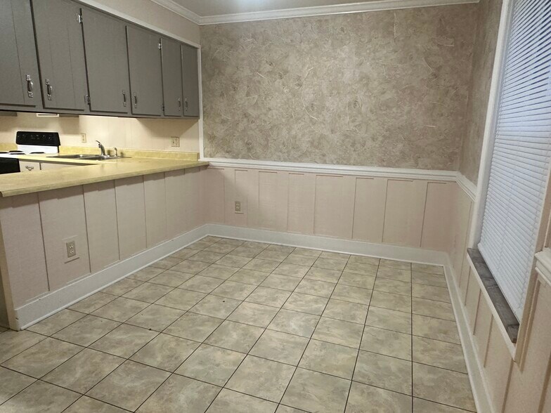 Building Photo - 103 Skyview Dr