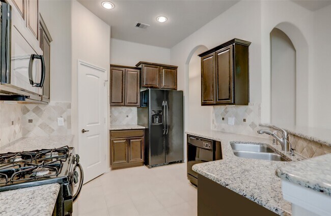 Building Photo - 624 Pedernales St