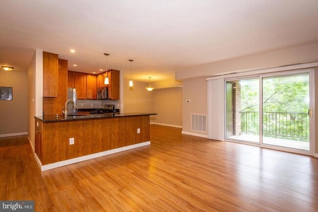Building Photo - 9 Silverwood Cir