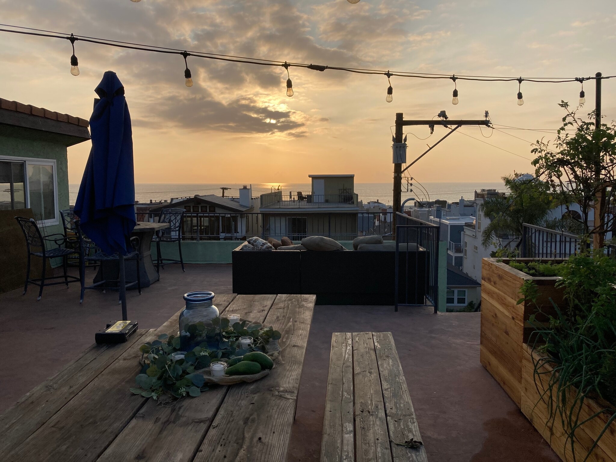 Shared deck toward ocean - 306 4th St