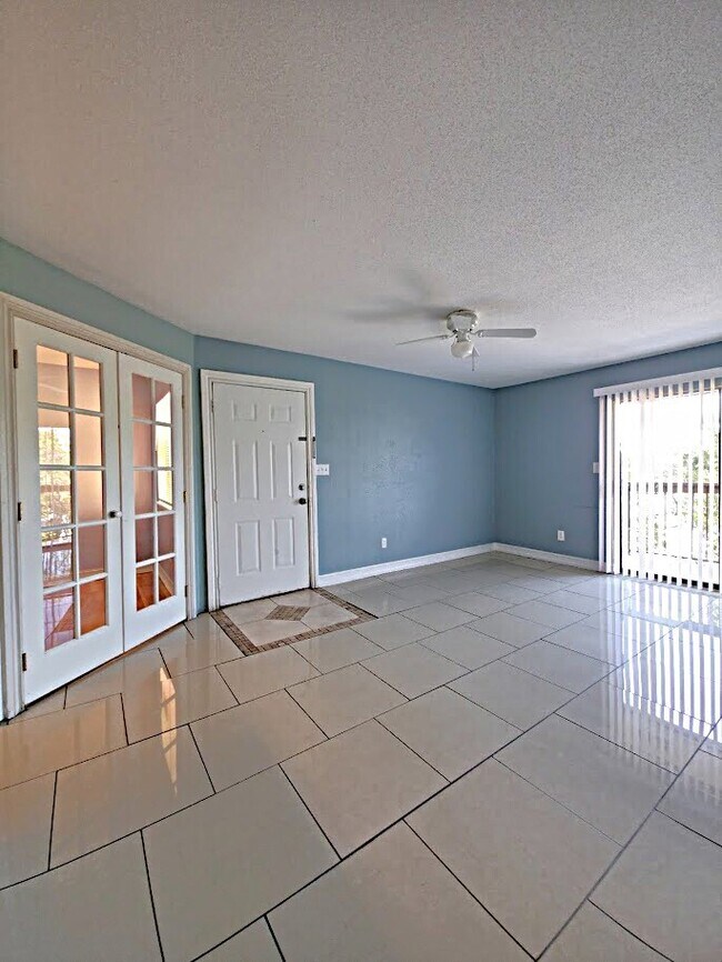 Building Photo - Beautiful 1 Bedroom + Den at Village Creek