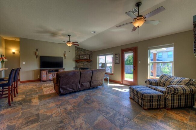 Building Photo - 2206 Brittway Ln