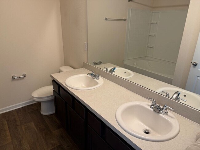 Building Photo - Like New 4/2 St. Augustine