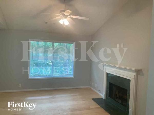 Building Photo - 1049 Megan Ct