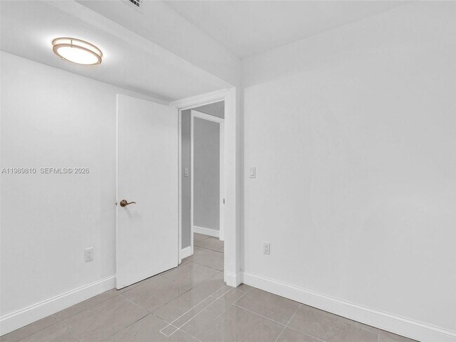 Building Photo - 1770 NE 191st St