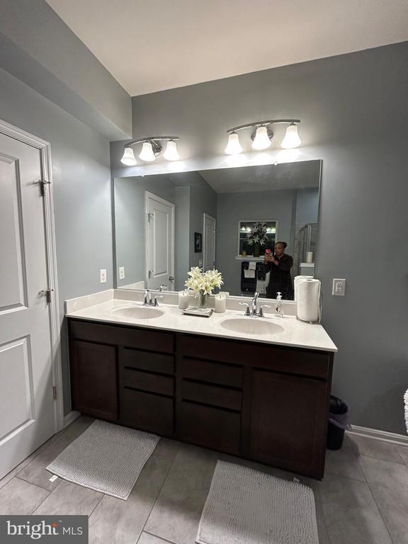 Building Photo - 12950 Blue Sky Pl