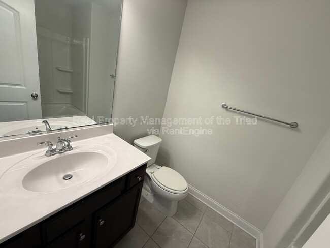 Building Photo - 3833 Thistleberry Rd