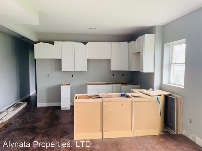 Building Photo - 85-87 E Innis Ave