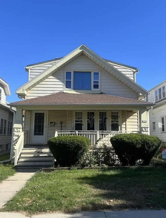 Building Photo - 1222 S 74th St