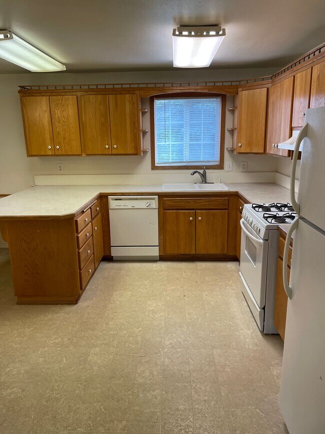 Building Photo - 3 Bed 2 Bath House