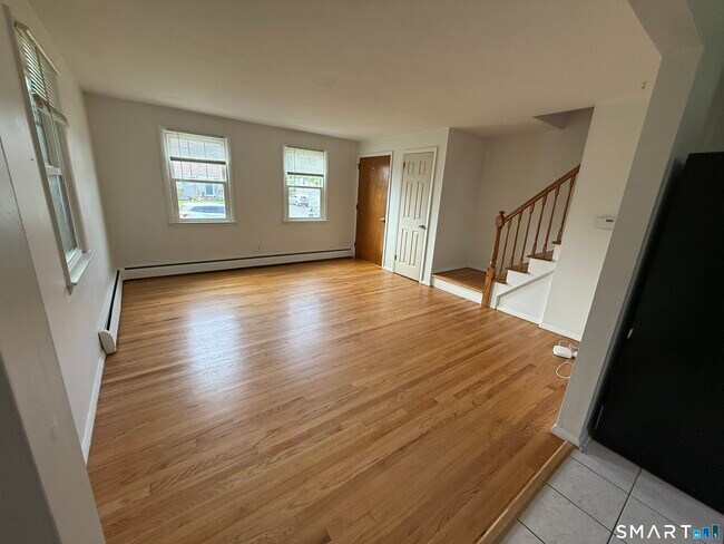 Building Photo - 74 Ring Dr
