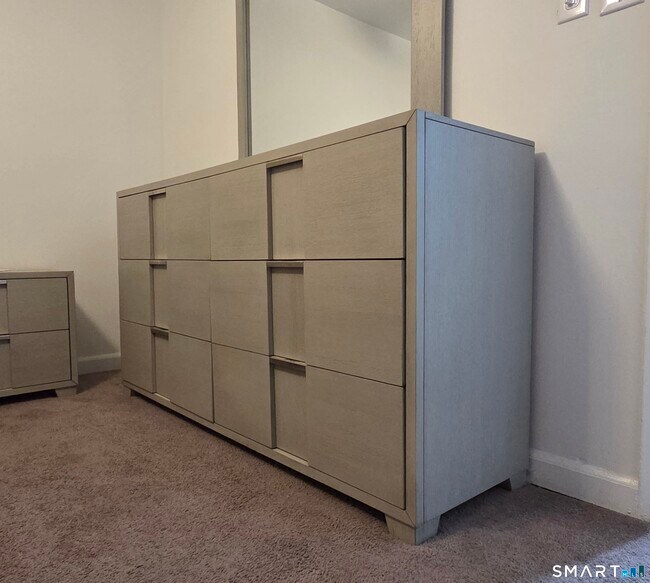 Building Photo - 7 Padanaram Rd