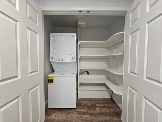 Building Photo - Stylist Updated 3 Bedroom in Dayton