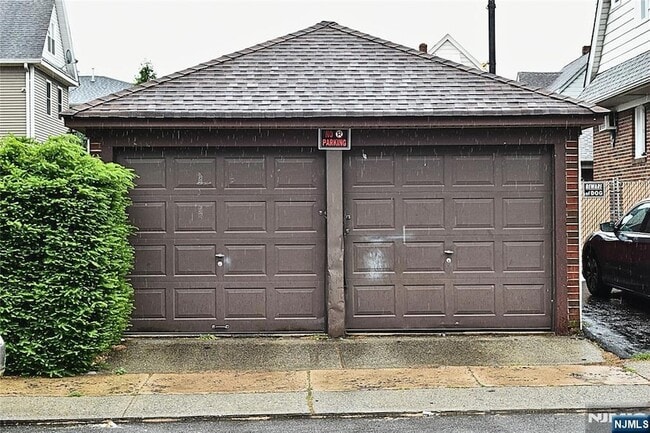 Building Photo - 139 Ray St