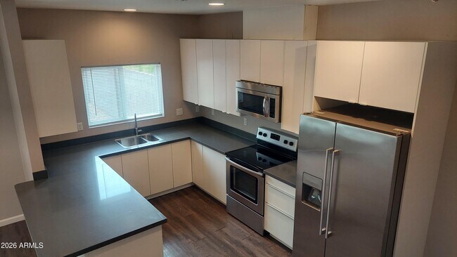 Building Photo - 1728 E Ocotillo Rd