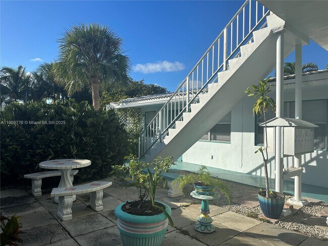 Building Photo - 4300 Sea Grape Dr