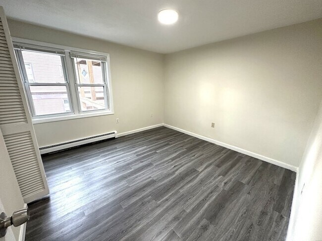 Building Photo - 3 Gordon St