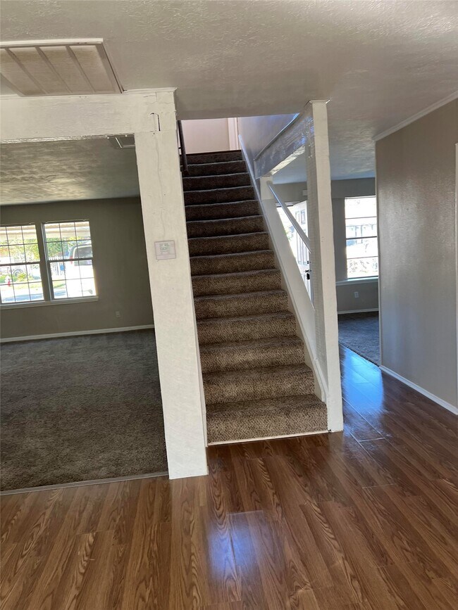 Building Photo - 17210 Woodburn Dr