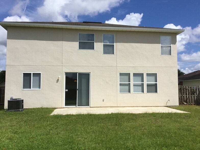 Building Photo - 11484 Brian Lakes Dr N