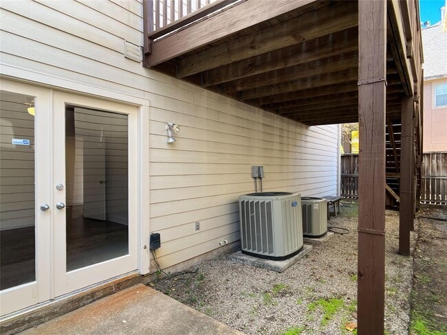 Building Photo - 5899 Fairdale Ln
