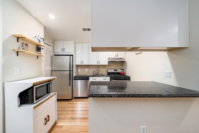 Building Photo - 456 9th St